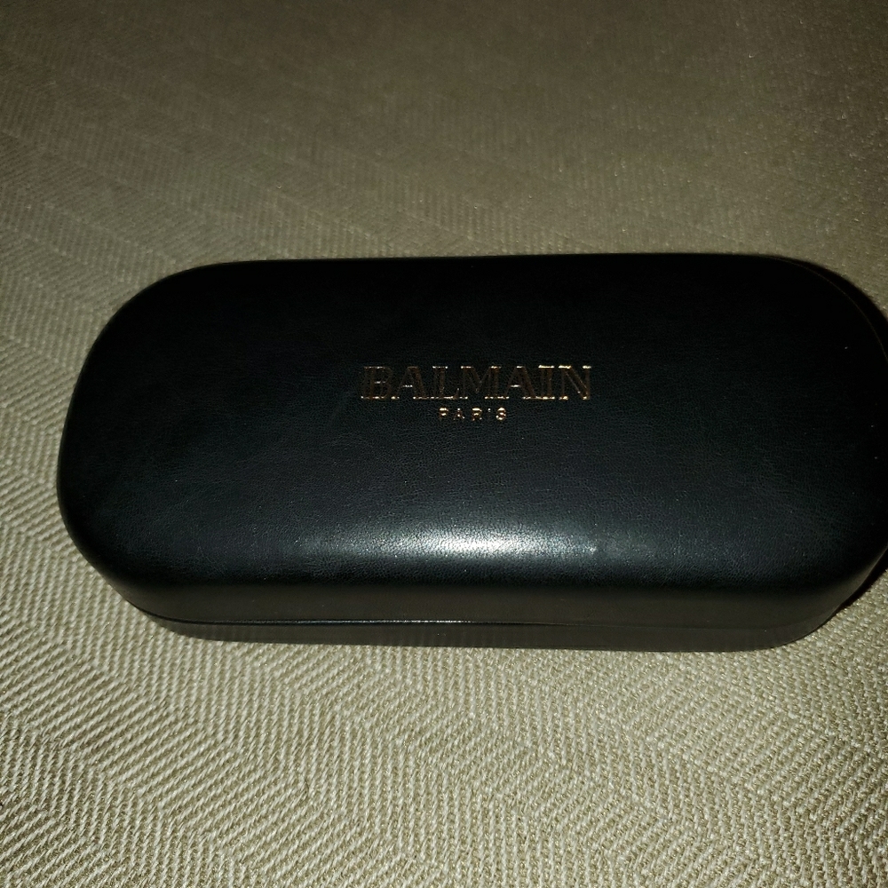 Authentic Balmain eyes glass case with bag